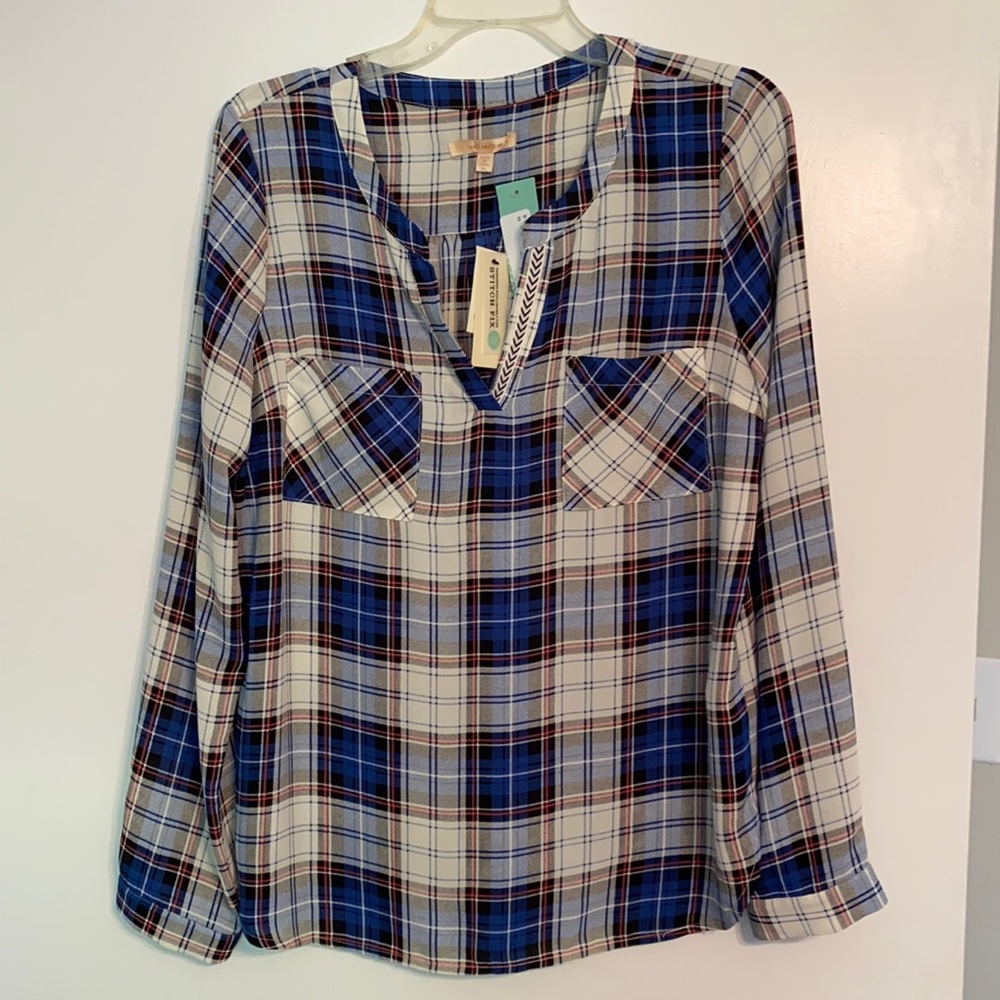 Skies are Blue- split neck top- Medium